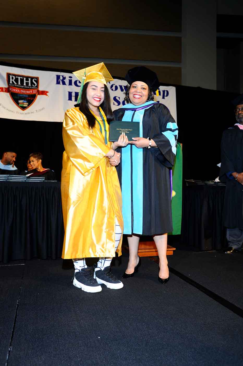 2 girls posing with diplomas